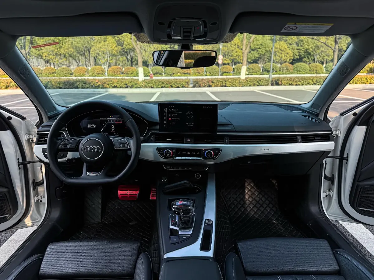 2022 Audi A4L 2.0T 190HP L4 7DCT,autocango,china used car exporter,china ev exporter,chinese used car exporter,chinese used ev exporter