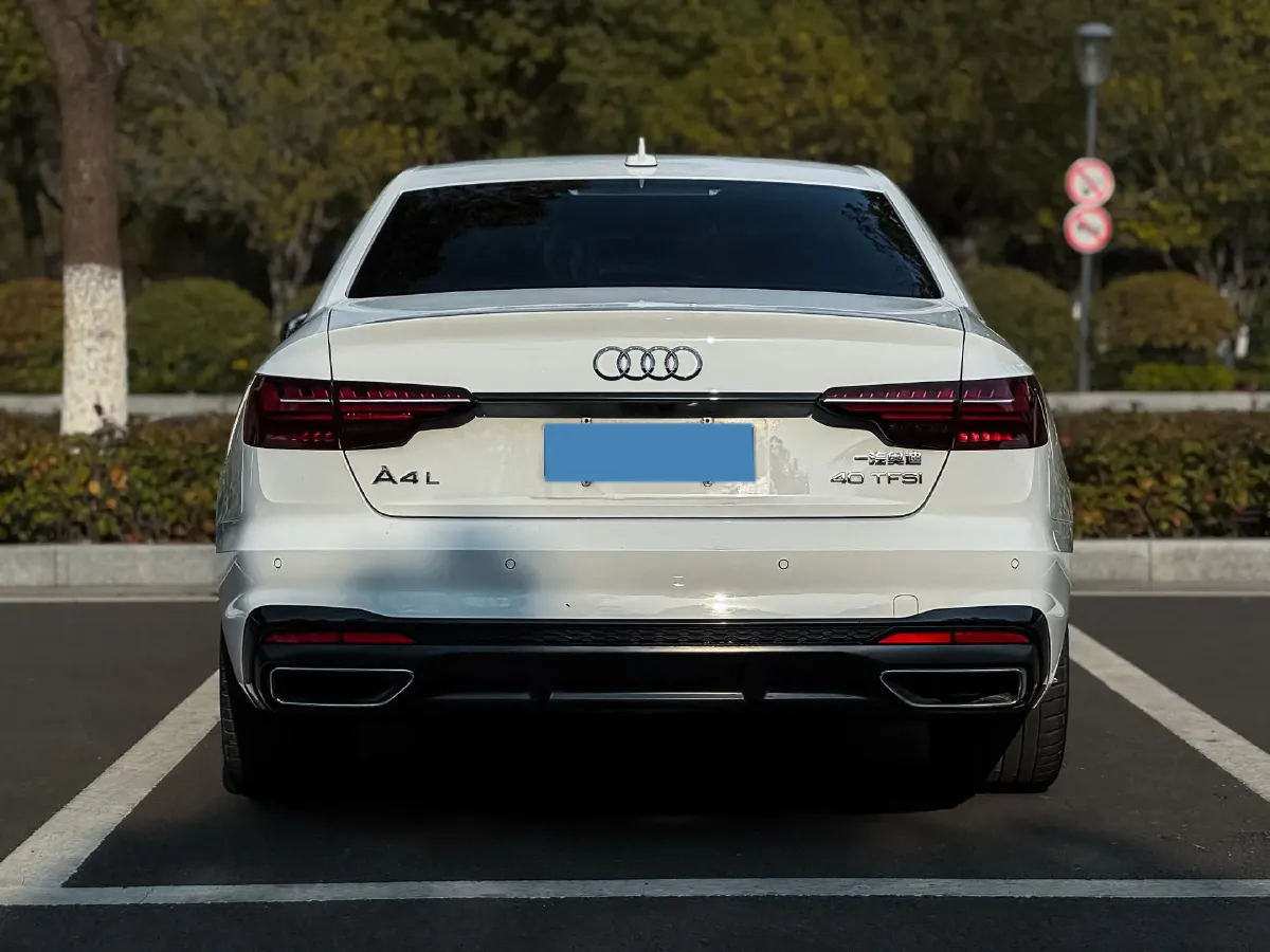 2022 Audi A4L 2.0T 190HP L4 7DCT,autocango,china used car exporter,china ev exporter,chinese used car exporter,chinese used ev exporter