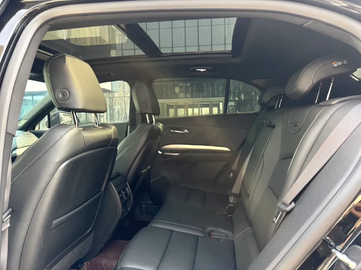 2022 Cadillac XT4 2.0T 237HP L4 9AT,autocango,china used car exporter,china ev exporter,chinese used car exporter,chinese used ev exporter