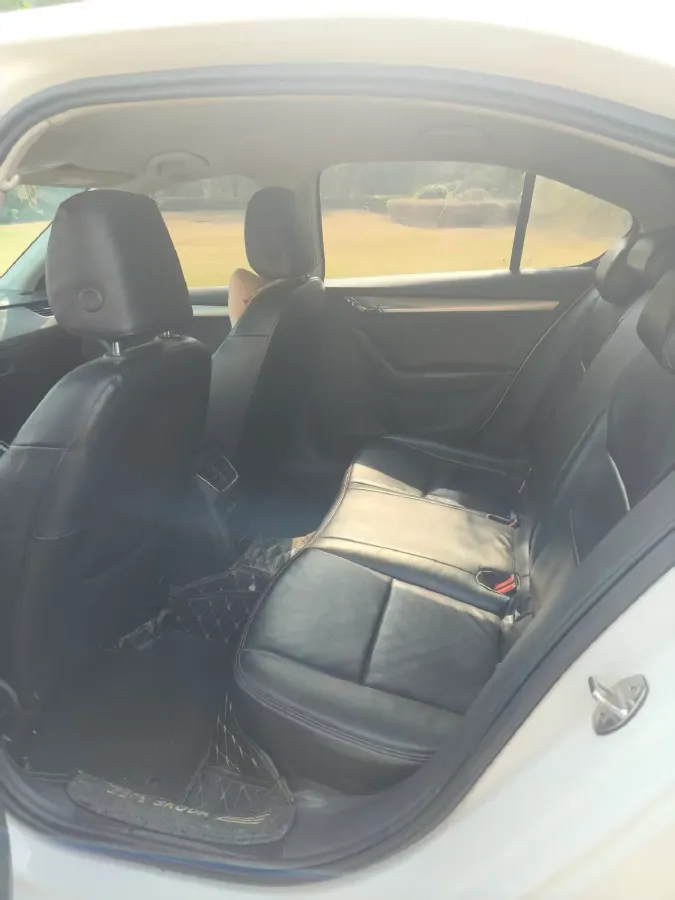 2019 Skoda Octavia 1.5L 116HP L4 6AT,autocango,china used car exporter,china ev exporter,chinese used car exporter,chinese used ev exporter