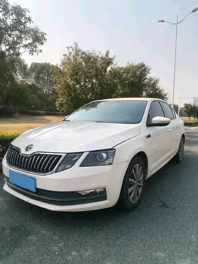 2019 Skoda Octavia 1.5L 116HP L4 6AT,autocango,china used car exporter,china ev exporter,chinese used car exporter,chinese used ev exporter