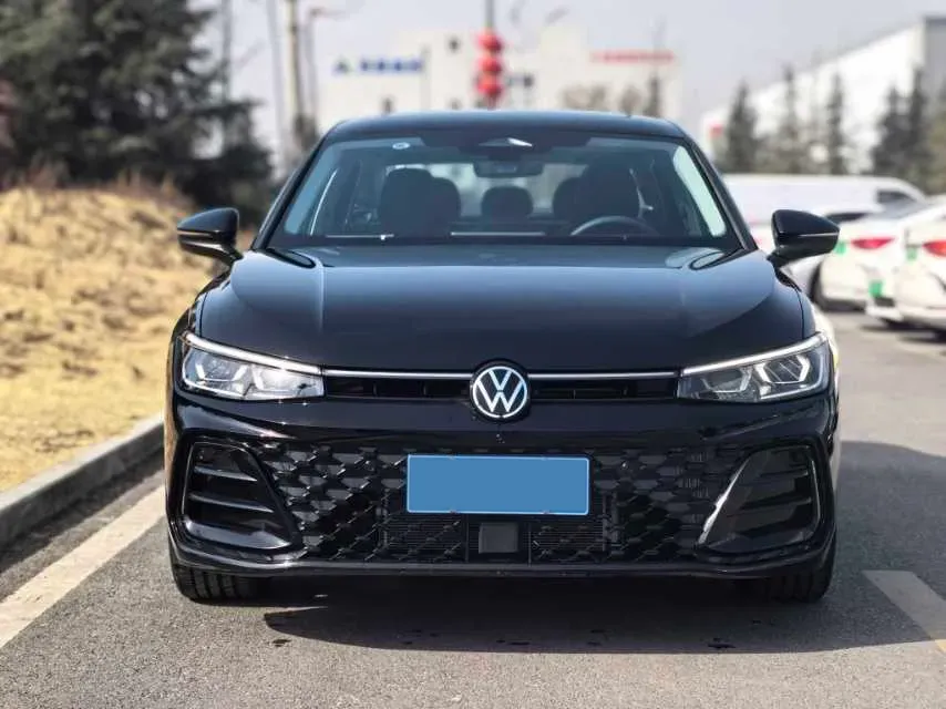 2025 Volkswagen Passat 2.0T 220HP L4 7DCT,autocango,china used car exporter,china ev exporter,chinese used car exporter,chinese used ev exporter
