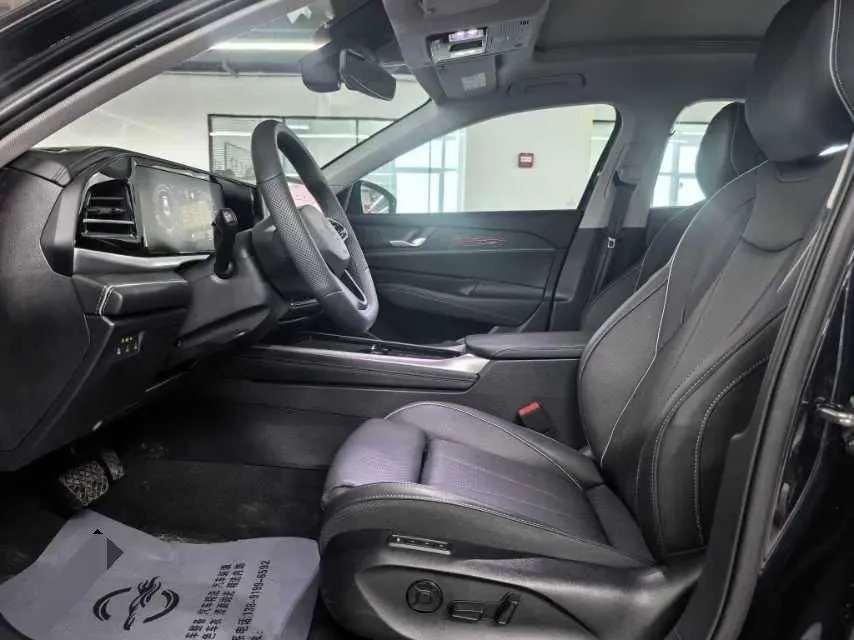 2025 Volkswagen Passat 2.0T 220HP L4 7DCT,autocango,china used car exporter,china ev exporter,chinese used car exporter,chinese used ev exporter