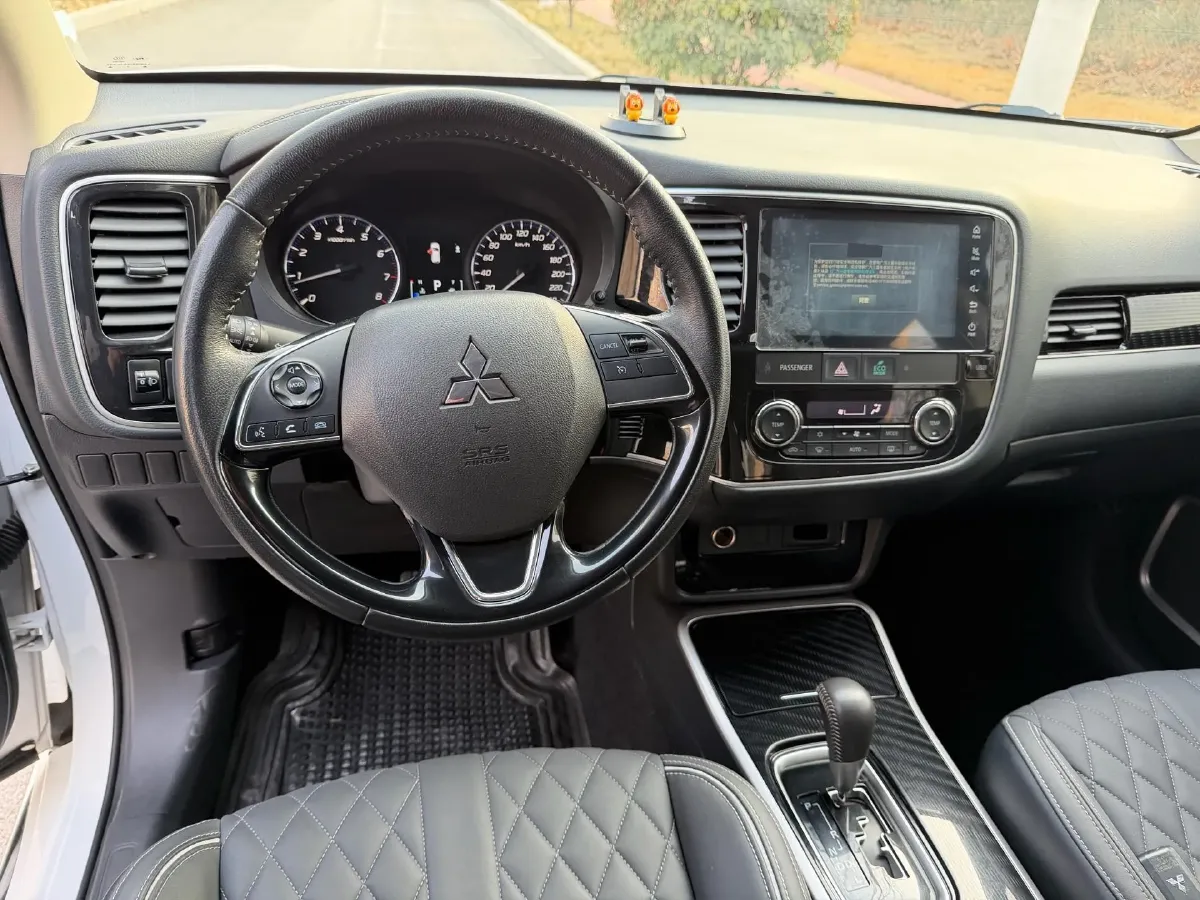 2021 Mitsubishi Outlander 2.0L 166HP L4 CVT,autocango,china used car exporter,china ev exporter,chinese used car exporter,chinese used ev exporter