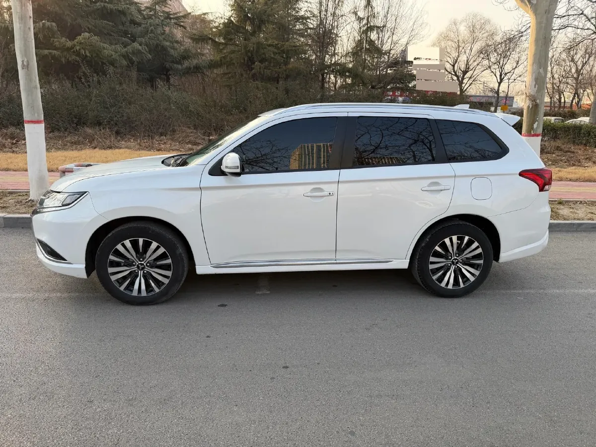 2021 Mitsubishi Outlander 2.0L 166HP L4 CVT,autocango,china used car exporter,china ev exporter,chinese used car exporter,chinese used ev exporter