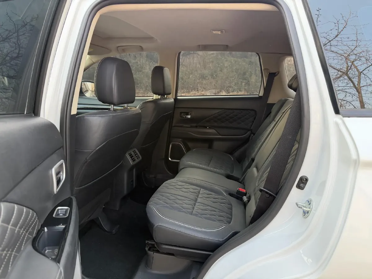 2021 Mitsubishi Outlander 2.0L 166HP L4 CVT,autocango,china used car exporter,china ev exporter,chinese used car exporter,chinese used ev exporter