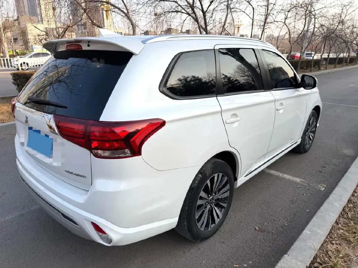 2021 Mitsubishi Outlander 2.0L 166HP L4 CVT,autocango,china used car exporter,china ev exporter,chinese used car exporter,chinese used ev exporter