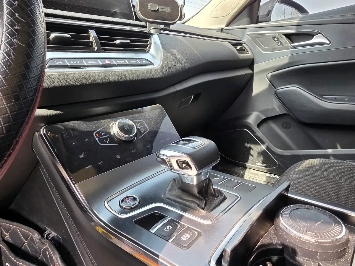 2022 HongQi H5 1.8T 197HP L4 6AT,autocango,china used car exporter,china ev exporter,chinese used car exporter,chinese used ev exporter