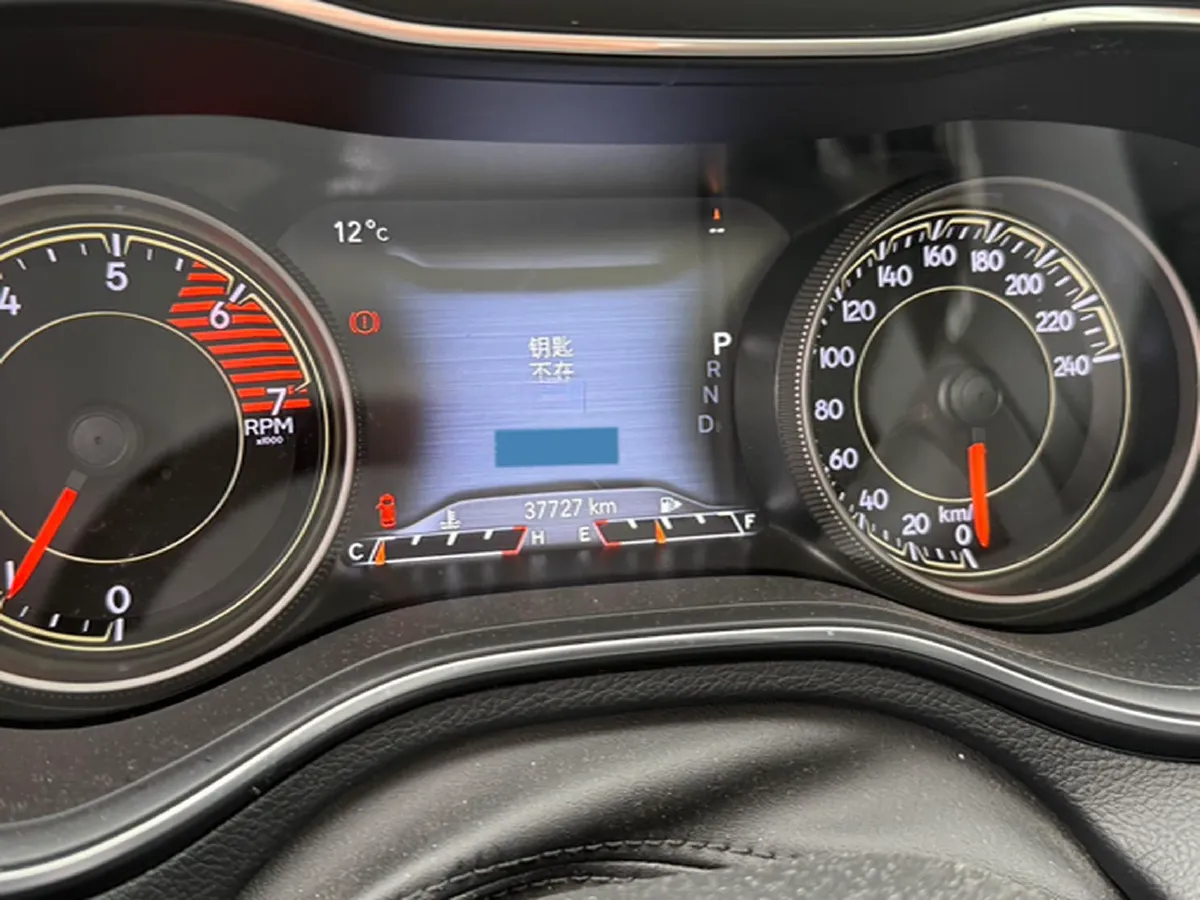 2019 Jeep Cherokee 2.0T 265HP L4 9AT,autocango,china used car exporter,china ev exporter,chinese used car exporter,chinese used ev exporter