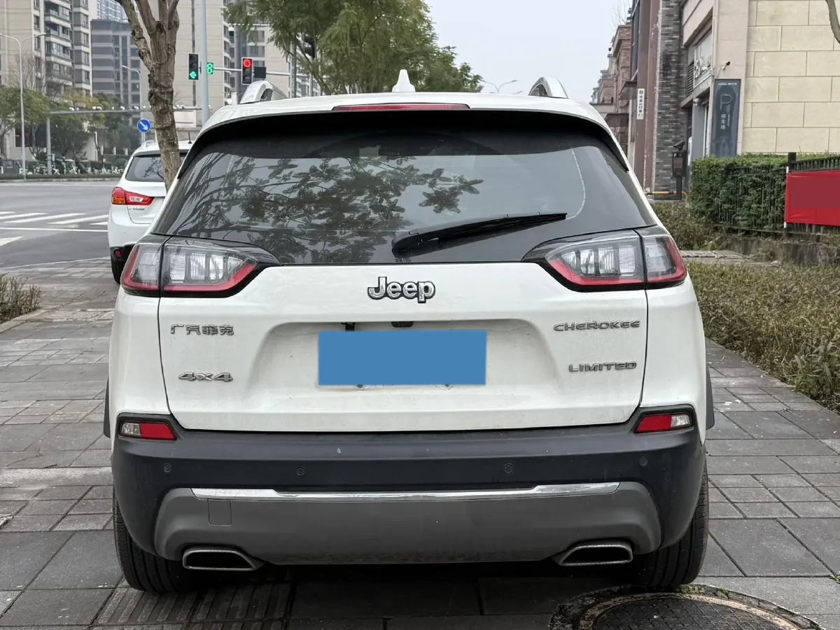 2019 Jeep Cherokee 2.0T 265HP L4 9AT,autocango,china used car exporter,china ev exporter,chinese used car exporter,chinese used ev exporter