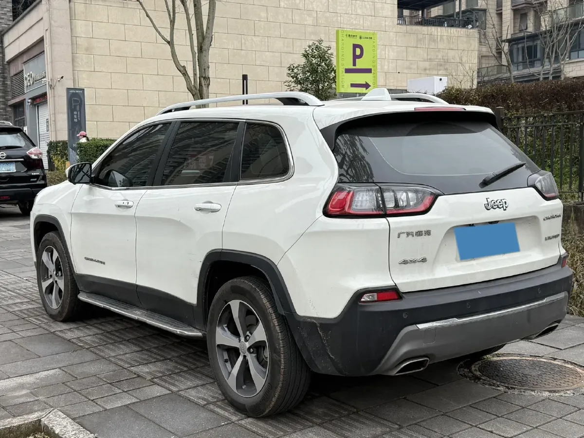 2019 Jeep Cherokee 2.0T 265HP L4 9AT,autocango,china used car exporter,china ev exporter,chinese used car exporter,chinese used ev exporter