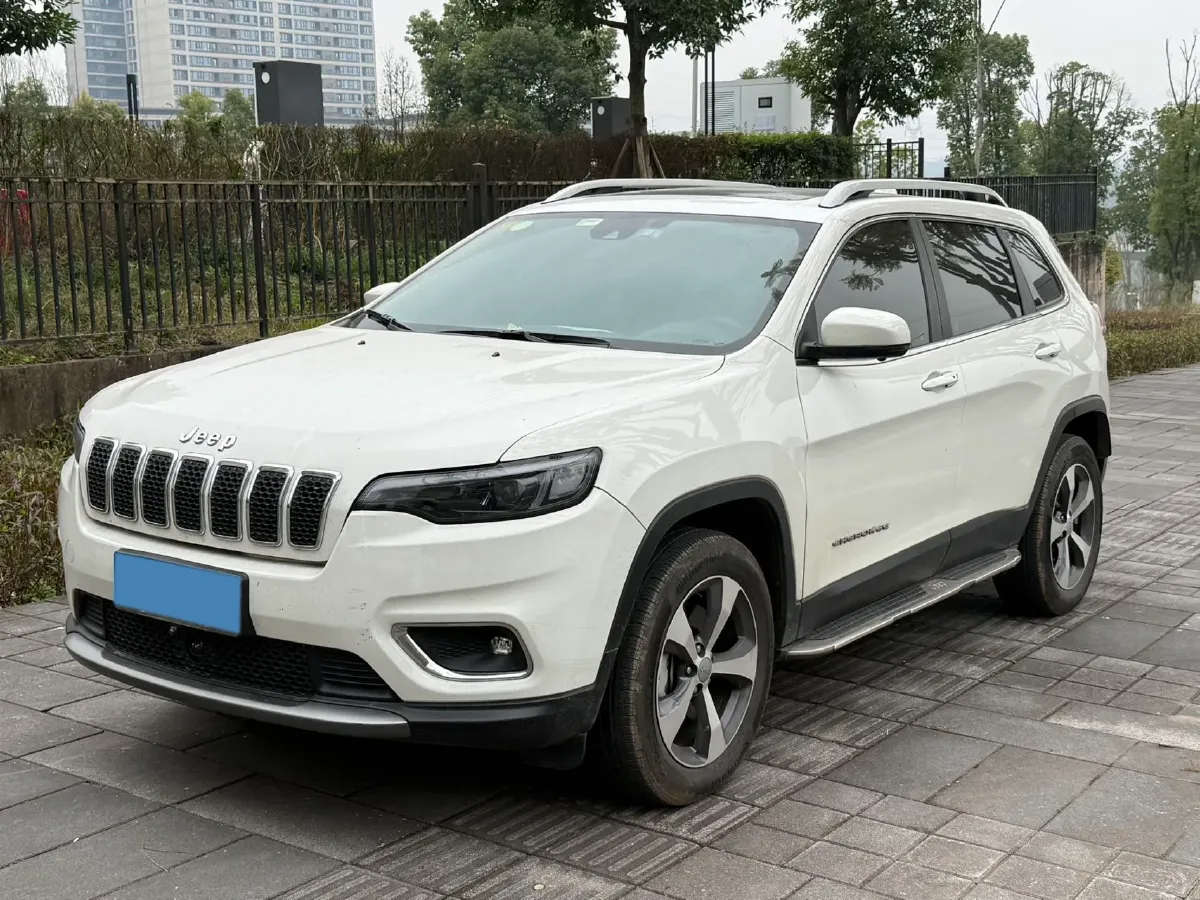 2019 Jeep Cherokee 2.0T 265HP L4 9AT,autocango,china used car exporter,china ev exporter,chinese used car exporter,chinese used ev exporter