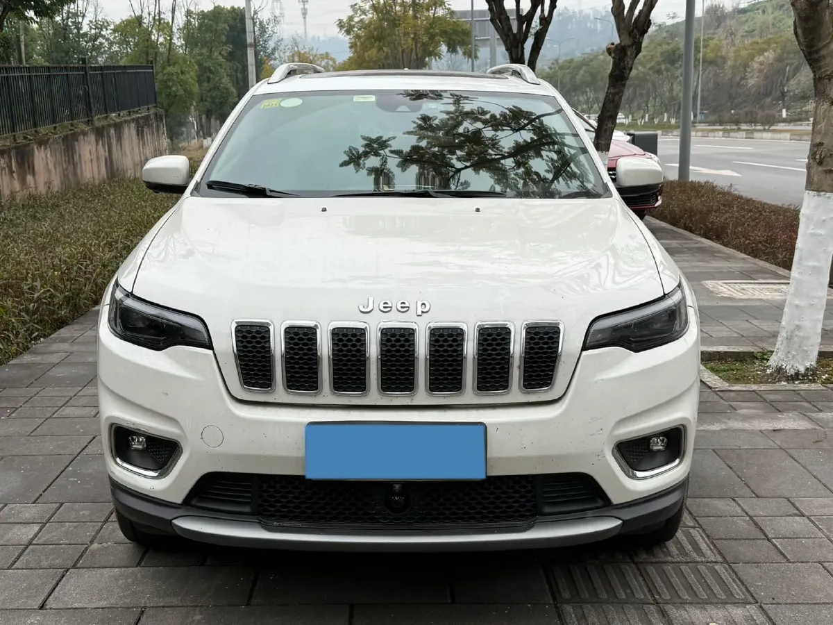 2019 Jeep Cherokee 2.0T 265HP L4 9AT,autocango,china used car exporter,china ev exporter,chinese used car exporter,chinese used ev exporter