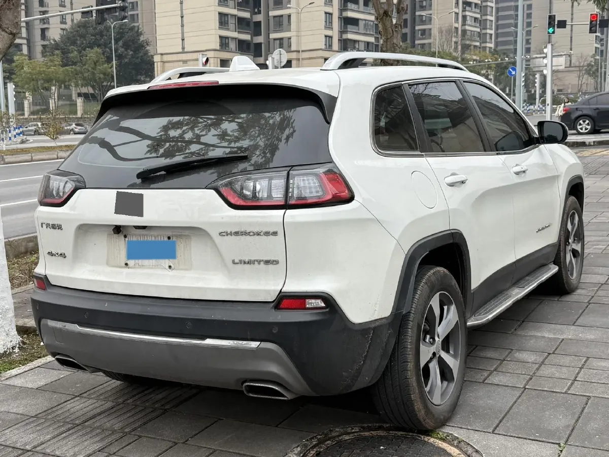 2019 Jeep Cherokee 2.0T 265HP L4 9AT,autocango,china used car exporter,china ev exporter,chinese used car exporter,chinese used ev exporter