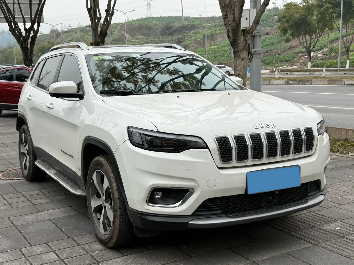 2019 Jeep Cherokee 2.0T 265HP L4 9AT,autocango,china used car exporter,china ev exporter,chinese used car exporter,chinese used ev exporter