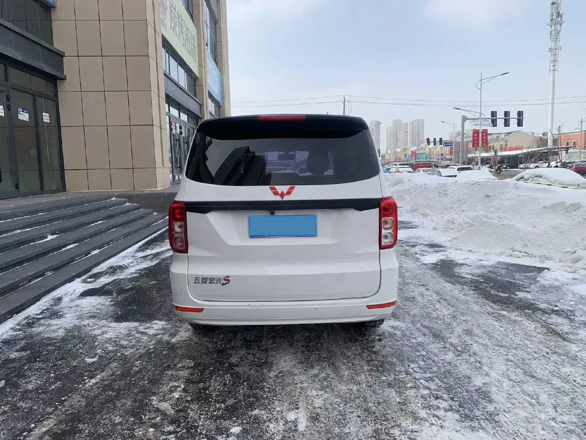 2021 WuLing HongGuang 1.5L 99HP L4 6MT,autocango,china used car exporter,china ev exporter,chinese used car exporter,chinese used ev exporter