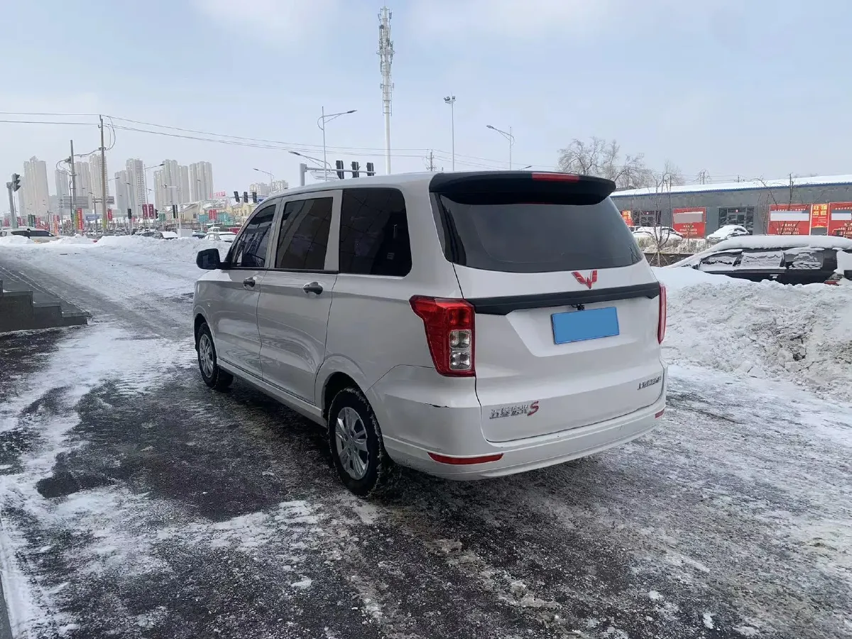 2021 WuLing HongGuang 1.5L 99HP L4 6MT,autocango,china used car exporter,china ev exporter,chinese used car exporter,chinese used ev exporter