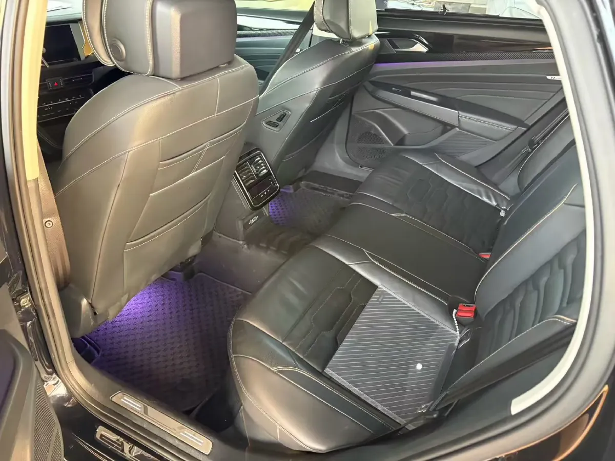 2019 Volvo V40 1.5T 152HP L4 6AT,autocango,china used car exporter,china ev exporter,chinese used car exporter,chinese used ev exporter