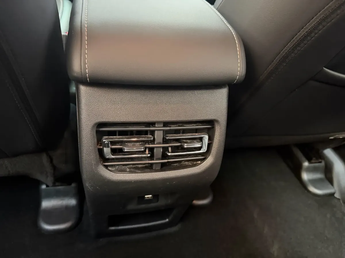 2021 Haval M6 1.5T 150HP L4 7DCT,autocango,china used car exporter,china ev exporter,chinese used car exporter,chinese used ev exporter