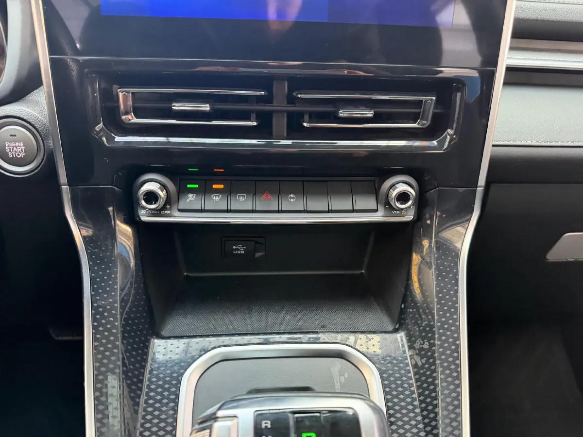 2021 Haval M6 1.5T 150HP L4 7DCT,autocango,china used car exporter,china ev exporter,chinese used car exporter,chinese used ev exporter