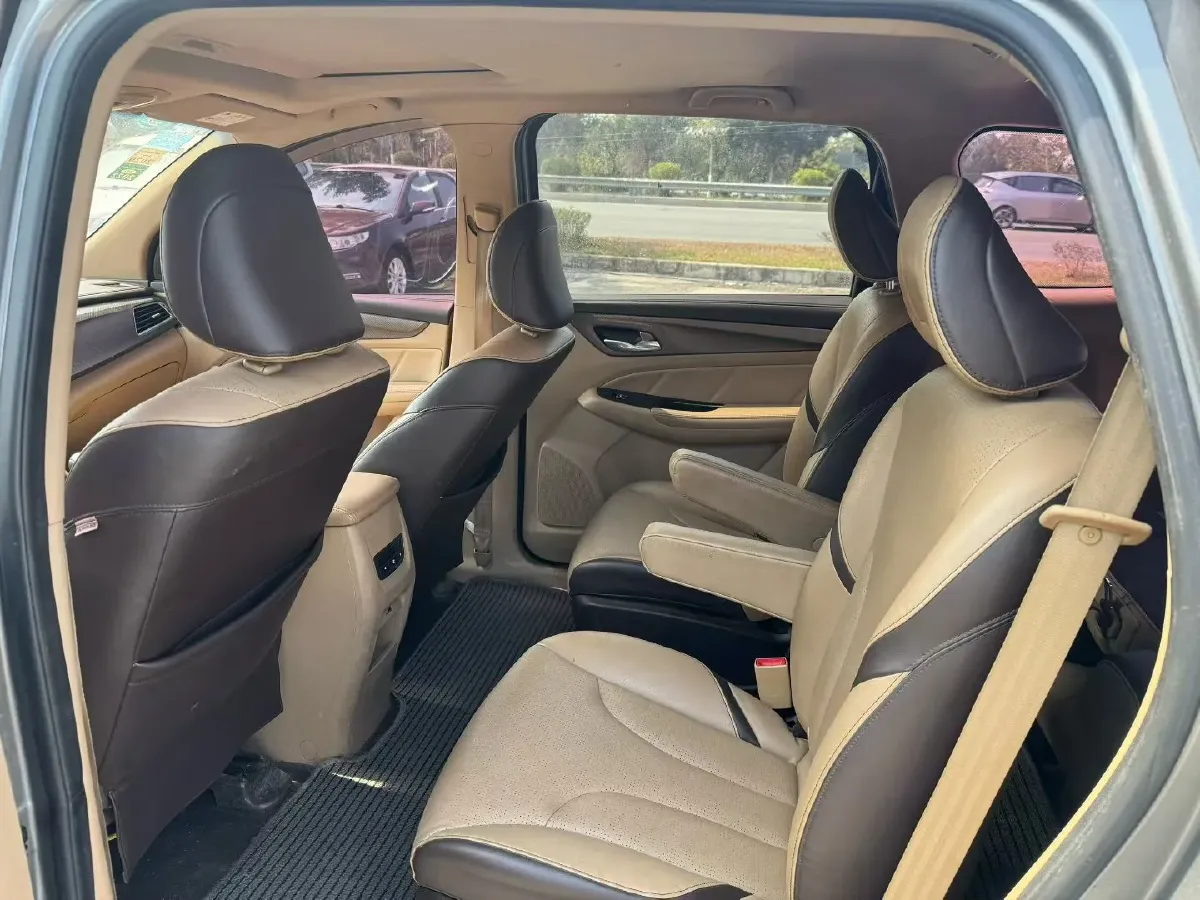 2017 BaoJun 730 1.5T 150HP L4 6MT,autocango,china used car exporter,china ev exporter,chinese used car exporter,chinese used ev exporter