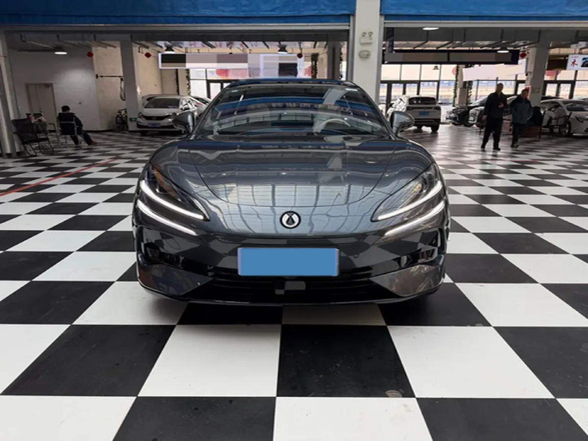 2024 Denza DenzaZ9 2.0T 207HP L4 E-CVT PHEV 38.5KWH,autocango,china used car exporter,china ev exporter,chinese used car exporter,chinese used ev exporter