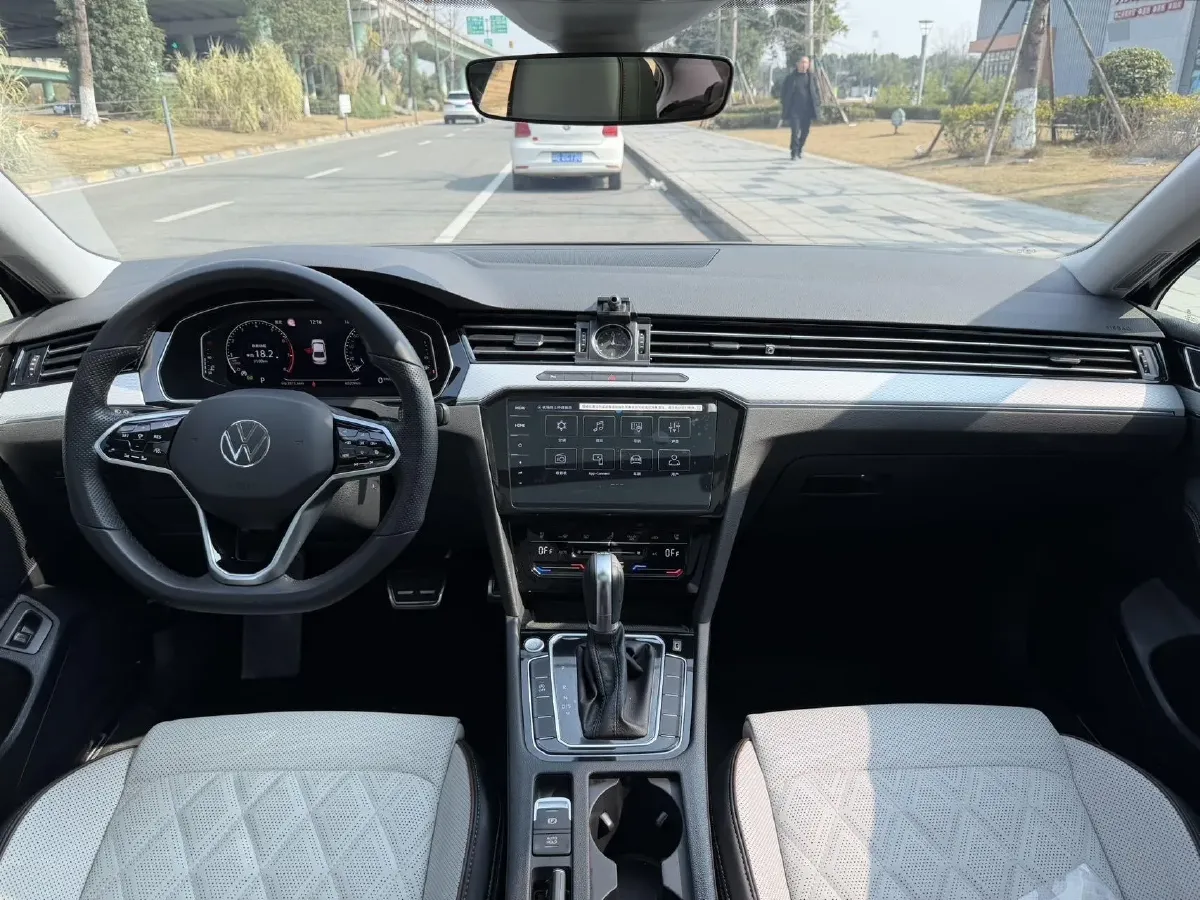 2023 Volkswagen Magotan 2.0T 186HP L4 7DCT,autocango,china used car exporter,china ev exporter,chinese used car exporter,chinese used ev exporter