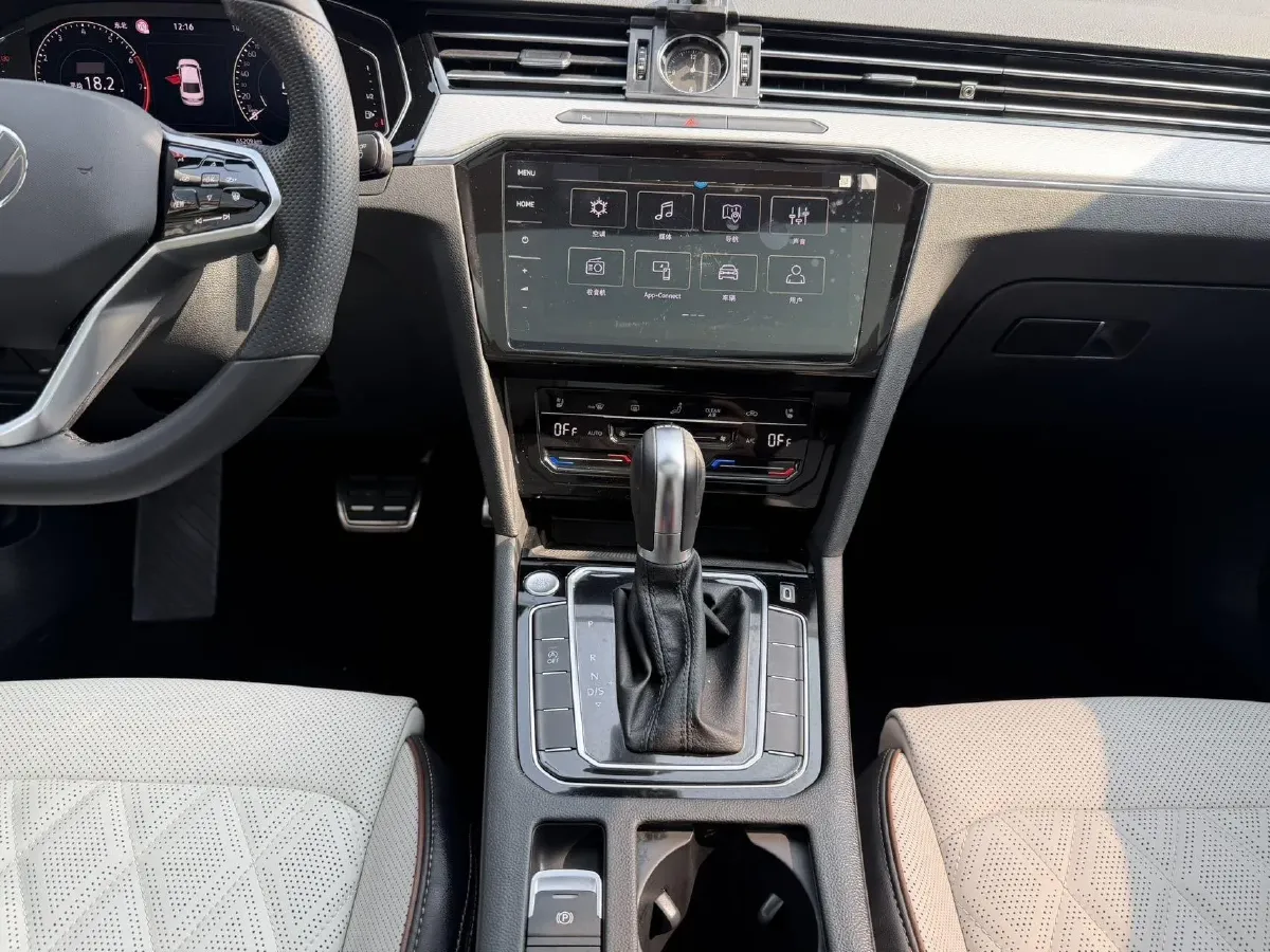 2023 Volkswagen Magotan 2.0T 186HP L4 7DCT,autocango,china used car exporter,china ev exporter,chinese used car exporter,chinese used ev exporter