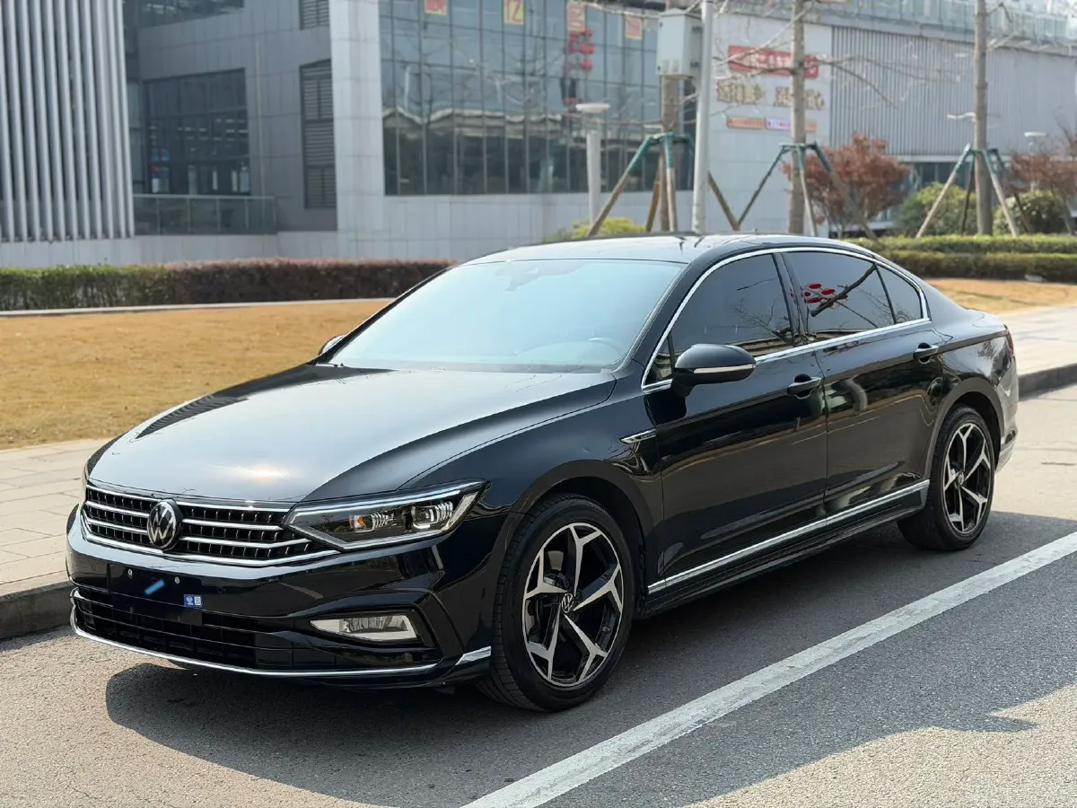 2023 Volkswagen Magotan 2.0T 186HP L4 7DCT,autocango,china used car exporter,china ev exporter,chinese used car exporter,chinese used ev exporter