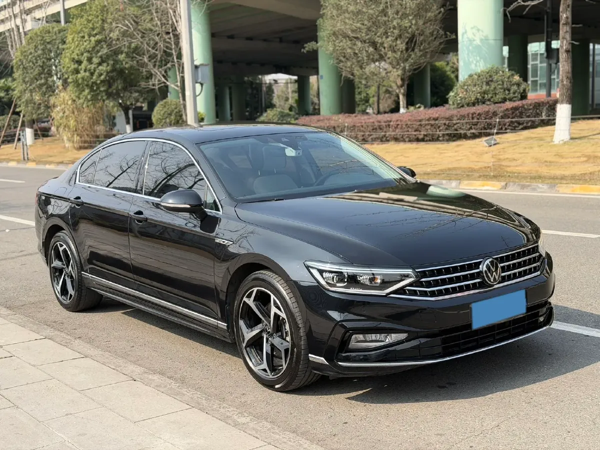 2023 Volkswagen Magotan 2.0T 186HP L4 7DCT,autocango,china used car exporter,china ev exporter,chinese used car exporter,chinese used ev exporter