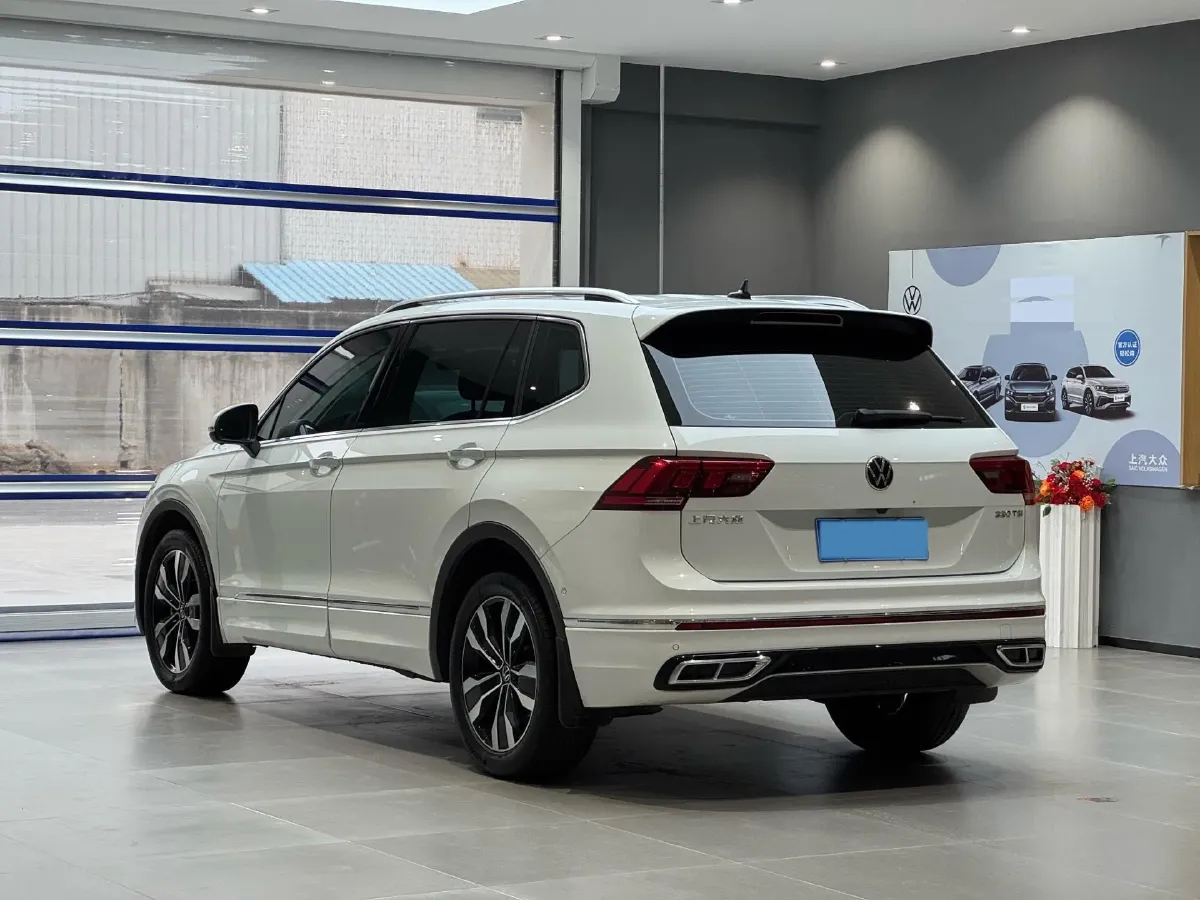 2024 Volkswagen Tiguan L 2.0T 186HP L4 7DCT,autocango,china used car exporter,china ev exporter,chinese used car exporter,chinese used ev exporter