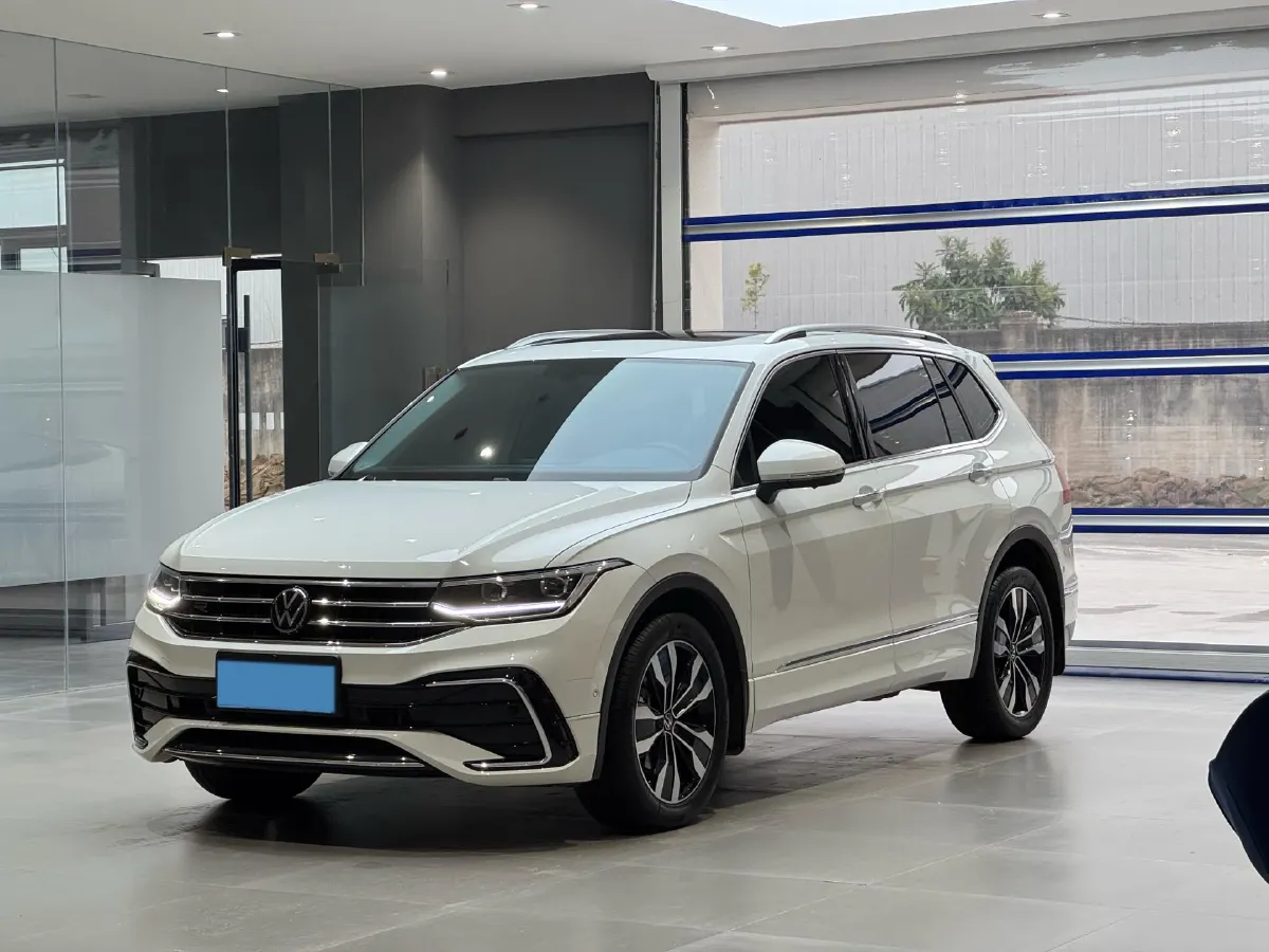 2024 Volkswagen Tiguan L 2.0T 186HP L4 7DCT,autocango,china used car exporter,china ev exporter,chinese used car exporter,chinese used ev exporter