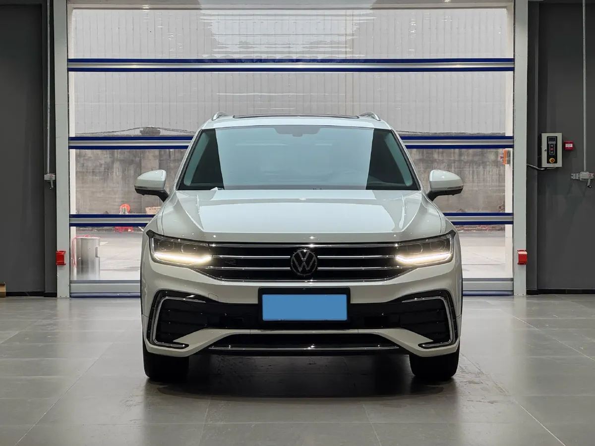 2024 Volkswagen Tiguan L 2.0T 186HP L4 7DCT,autocango,china used car exporter,china ev exporter,chinese used car exporter,chinese used ev exporter