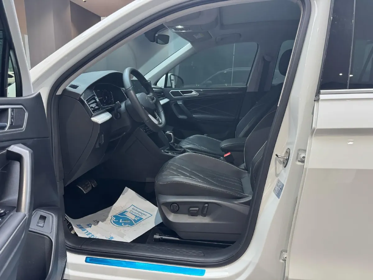 2024 Volkswagen Tiguan L 2.0T 186HP L4 7DCT,autocango,china used car exporter,china ev exporter,chinese used car exporter,chinese used ev exporter