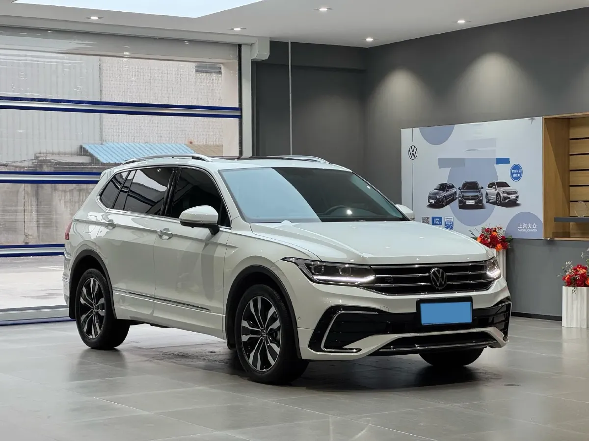 2024 Volkswagen Tiguan L 2.0T 186HP L4 7DCT,autocango,china used car exporter,china ev exporter,chinese used car exporter,chinese used ev exporter