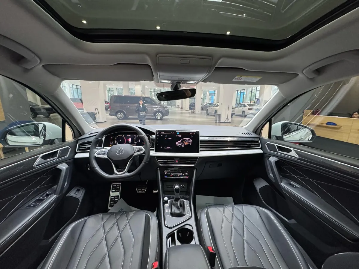 2024 Volkswagen Tiguan L 2.0T 186HP L4 7DCT,autocango,china used car exporter,china ev exporter,chinese used car exporter,chinese used ev exporter
