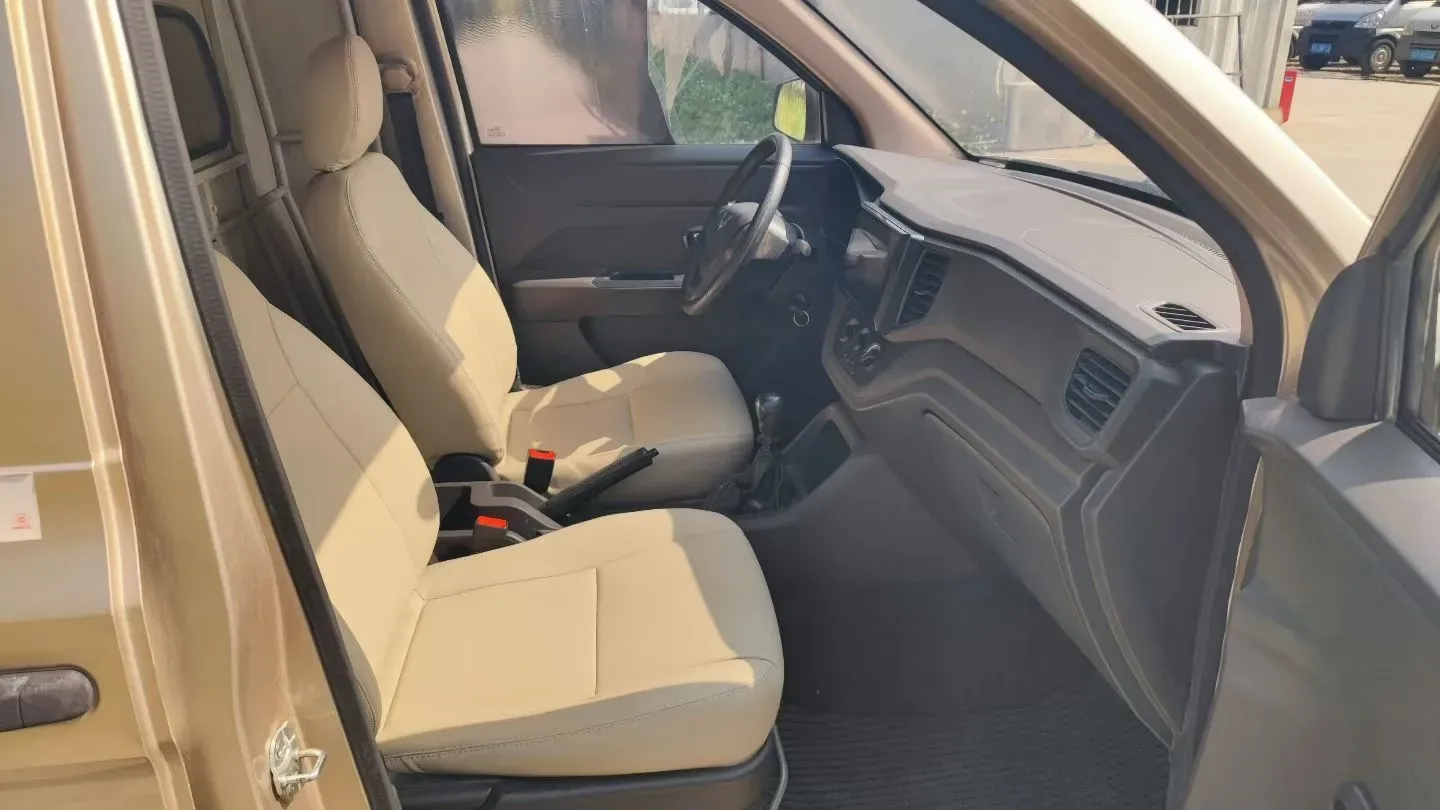 2021 WuLing RongGuang Mini Truck 1.2L 76HP L4 5MT,autocango,china used car exporter,china ev exporter,chinese used car exporter,chinese used ev exporter