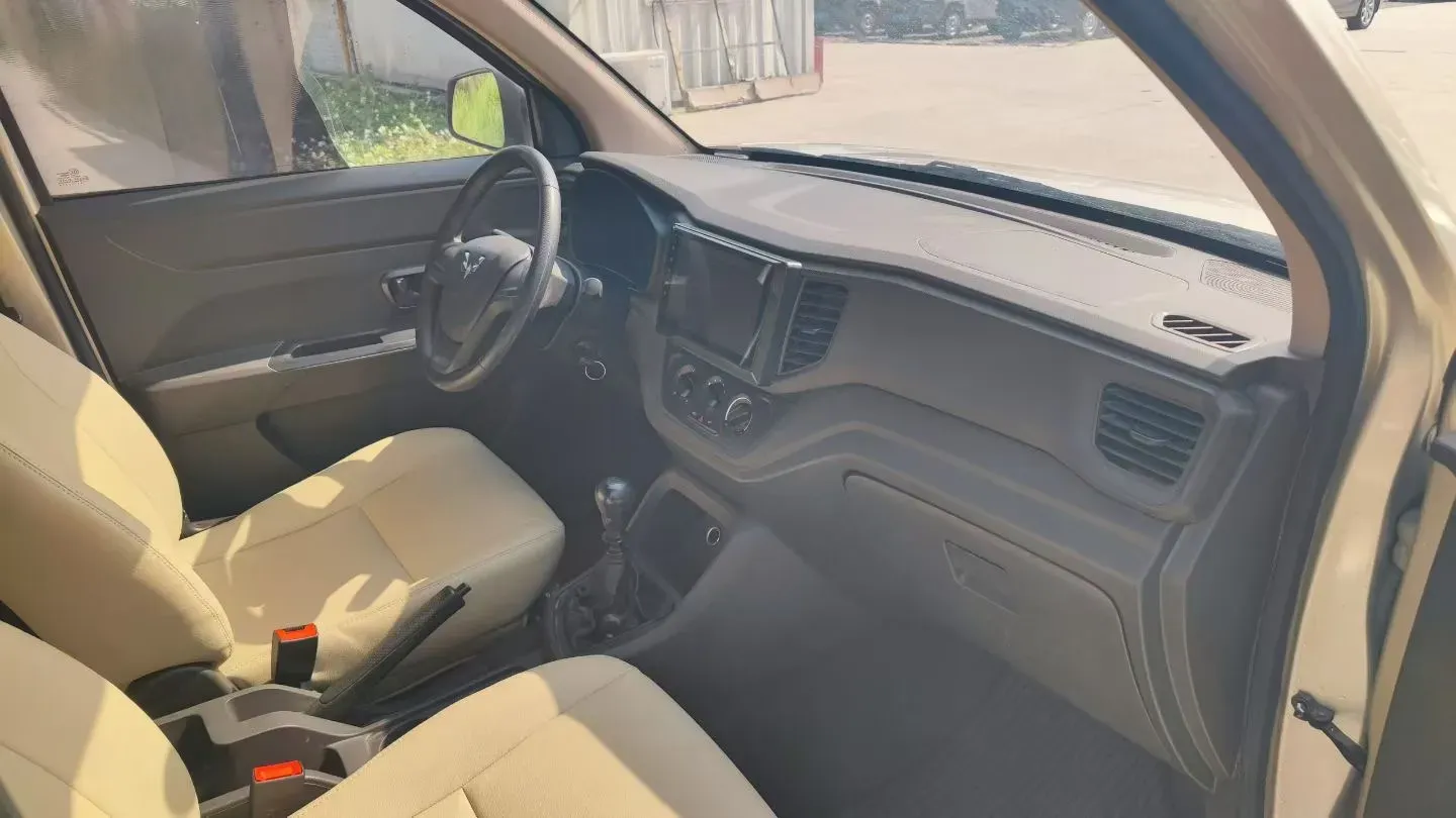 2021 WuLing RongGuang Mini Truck 1.2L 76HP L4 5MT,autocango,china used car exporter,china ev exporter,chinese used car exporter,chinese used ev exporter