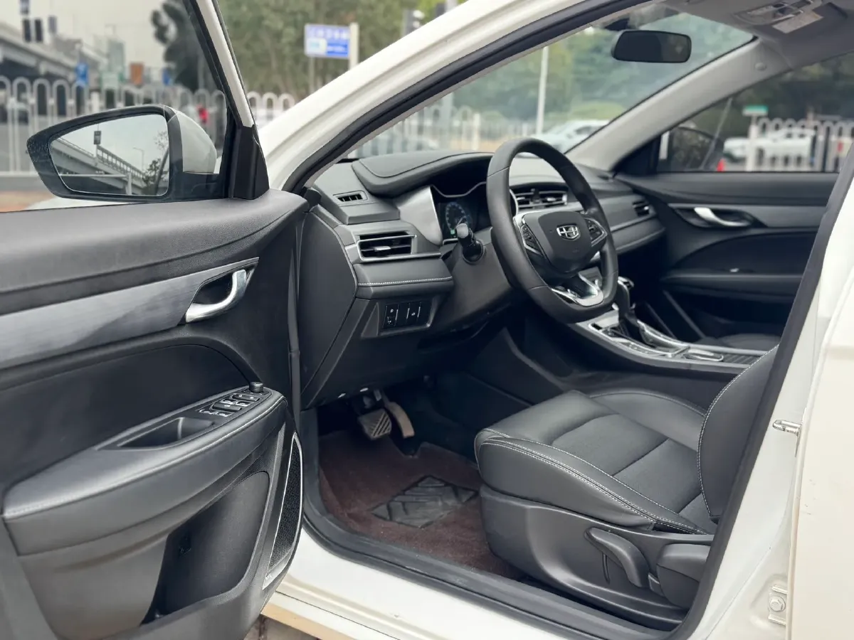 2021 BaoJun 530 1.5T 147HP L4 CVT,autocango,china used car exporter,china ev exporter,chinese used car exporter,chinese used ev exporter