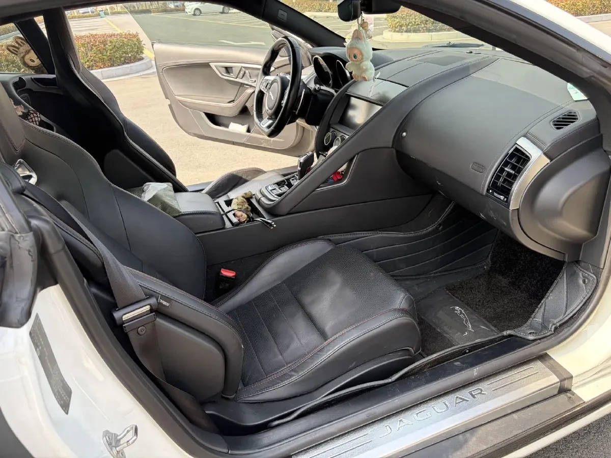 2019 Jaguar F-TYPE 2.0T 300HP L4 8AT,autocango,china used car exporter,china ev exporter,chinese used car exporter,chinese used ev exporter