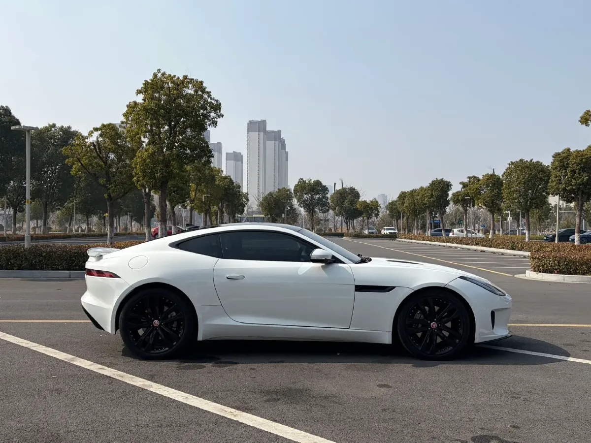 2019 Jaguar F-TYPE 2.0T 300HP L4 8AT,autocango,china used car exporter,china ev exporter,chinese used car exporter,chinese used ev exporter