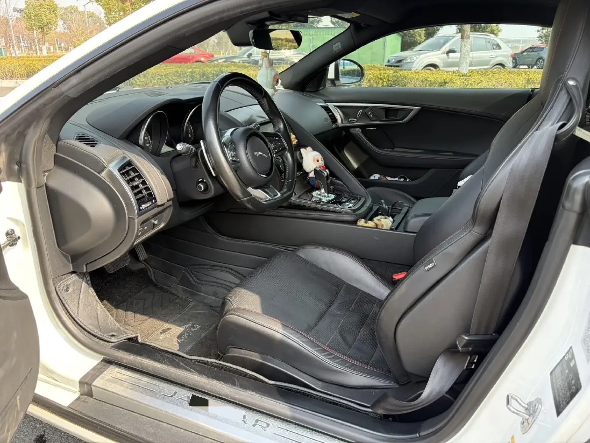 2019 Jaguar F-TYPE 2.0T 300HP L4 8AT,autocango,china used car exporter,china ev exporter,chinese used car exporter,chinese used ev exporter