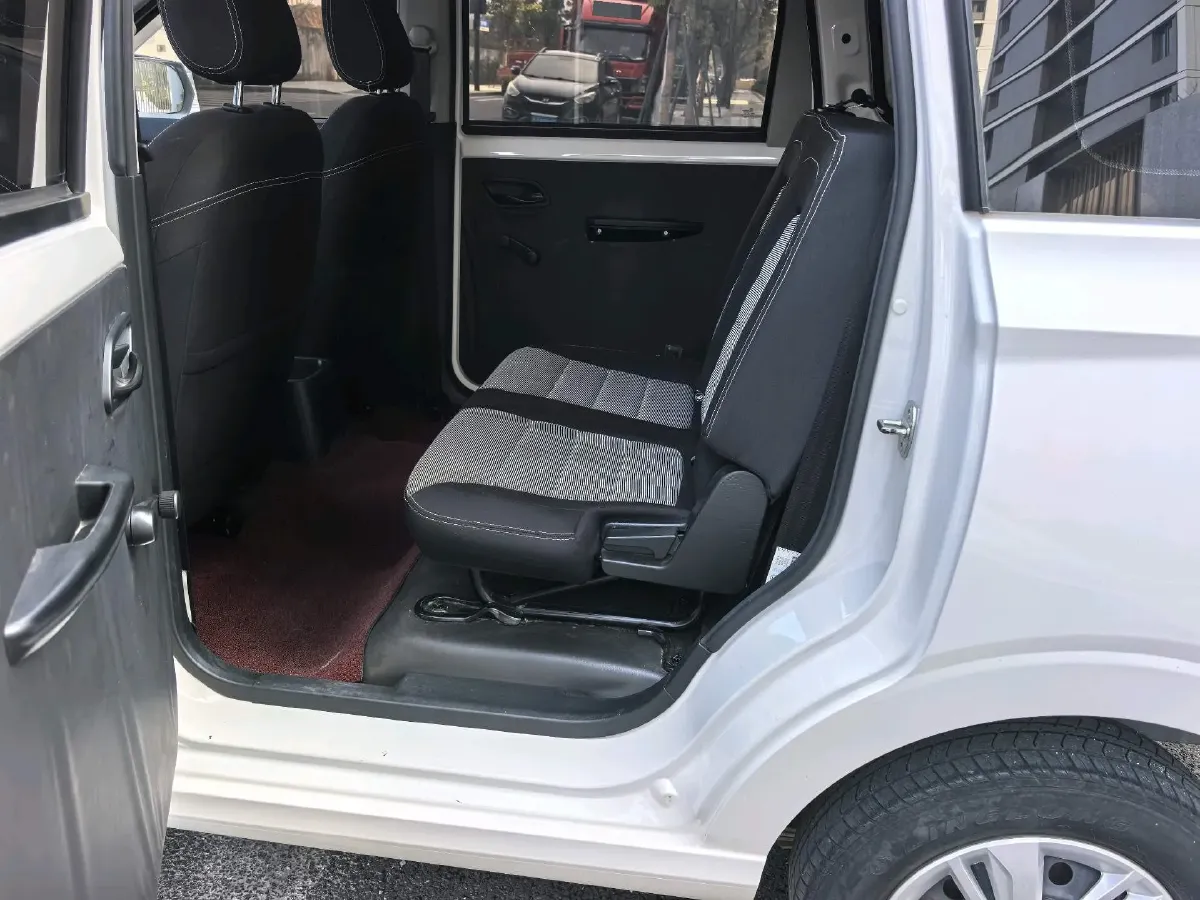 2019 WuLing HongGuang 1.5L 105HP L4 5MT,autocango,china used car exporter,china ev exporter,chinese used car exporter,chinese used ev exporter