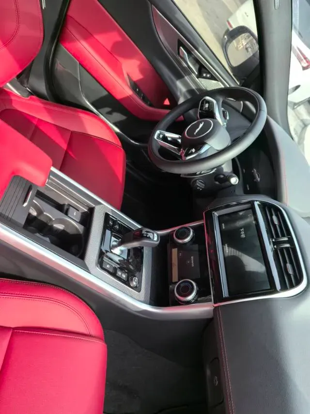 2025 Jaguar XEL 2.0T 250HP L4 8AT,autocango,china used car exporter,china ev exporter,chinese used car exporter,chinese used ev exporter