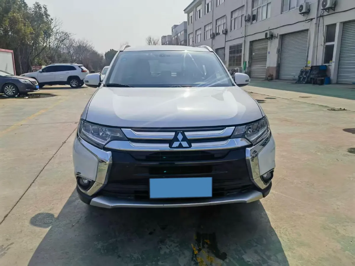 2018 Mitsubishi Outlander 2.4L 192HP L4 CVT,autocango,china used car exporter,china ev exporter,chinese used car exporter,chinese used ev exporter