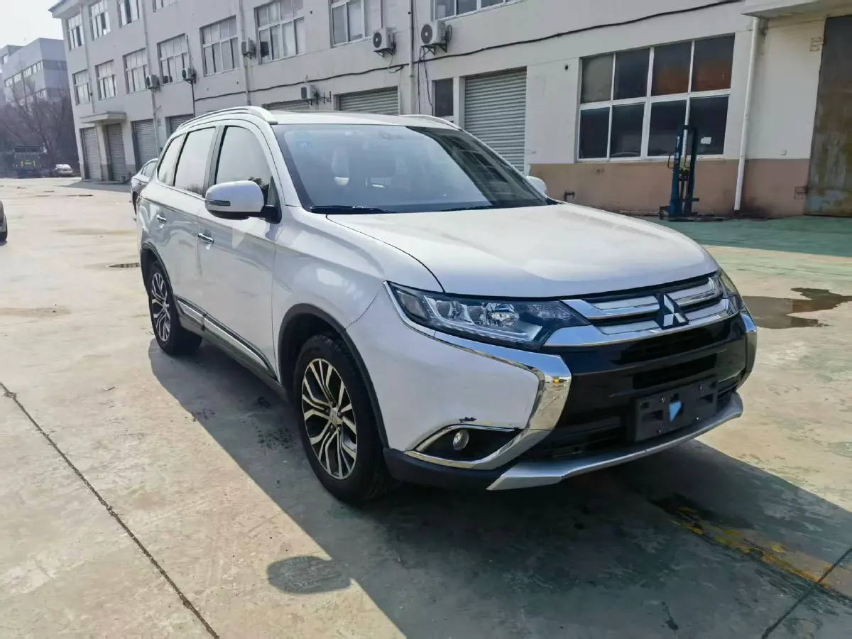 2018 Mitsubishi Outlander 2.4L 192HP L4 CVT,autocango,china used car exporter,china ev exporter,chinese used car exporter,chinese used ev exporter