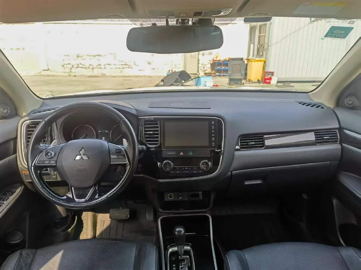 2018 Mitsubishi Outlander 2.4L 192HP L4 CVT,autocango,china used car exporter,china ev exporter,chinese used car exporter,chinese used ev exporter
