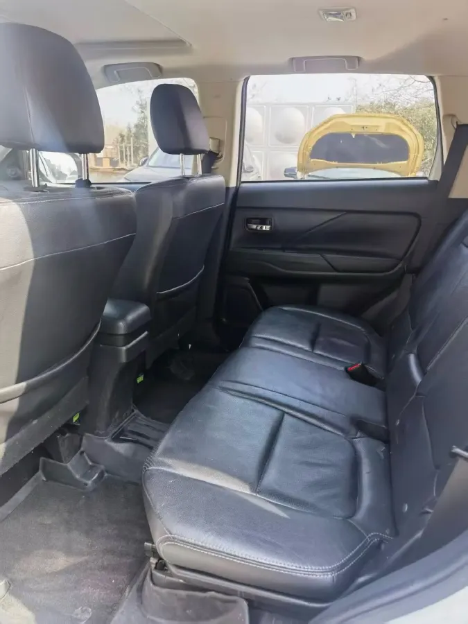 2018 Mitsubishi Outlander 2.4L 192HP L4 CVT,autocango,china used car exporter,china ev exporter,chinese used car exporter,chinese used ev exporter
