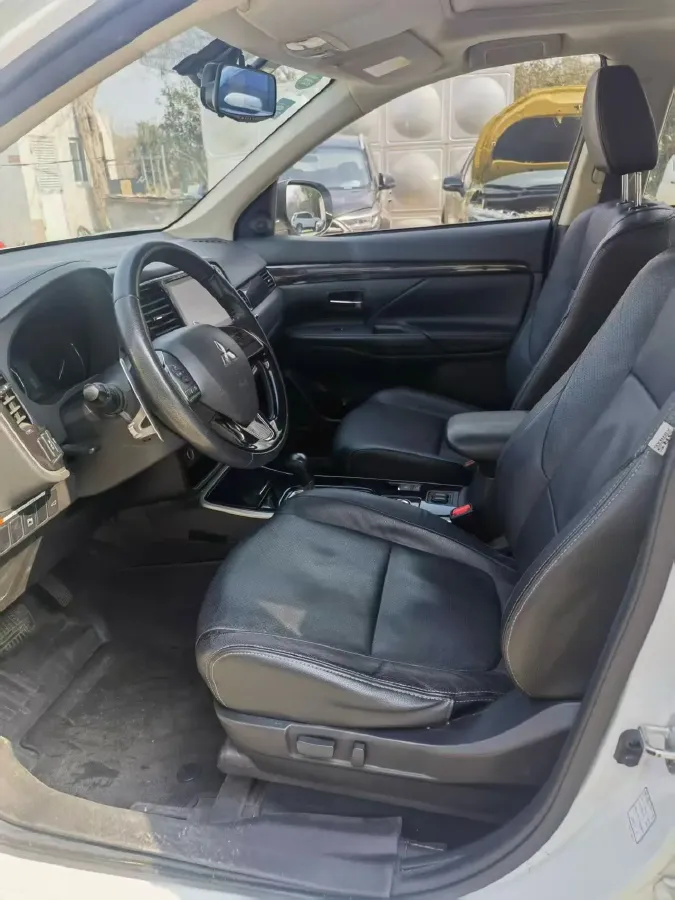 2018 Mitsubishi Outlander 2.4L 192HP L4 CVT,autocango,china used car exporter,china ev exporter,chinese used car exporter,chinese used ev exporter