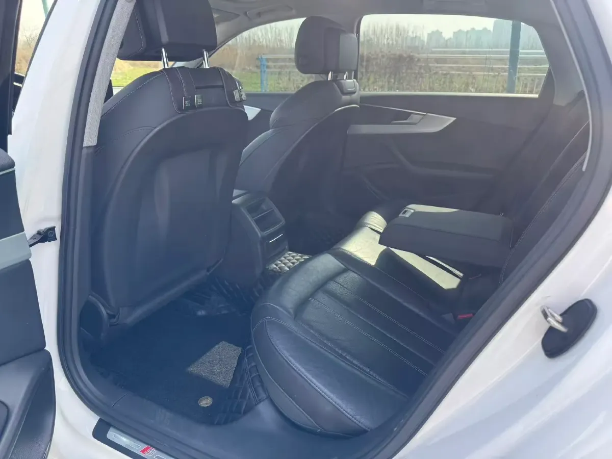 2020 Audi A4L 2.0T 190HP L4 7DCT,autocango,china used car exporter,china ev exporter,chinese used car exporter,chinese used ev exporter